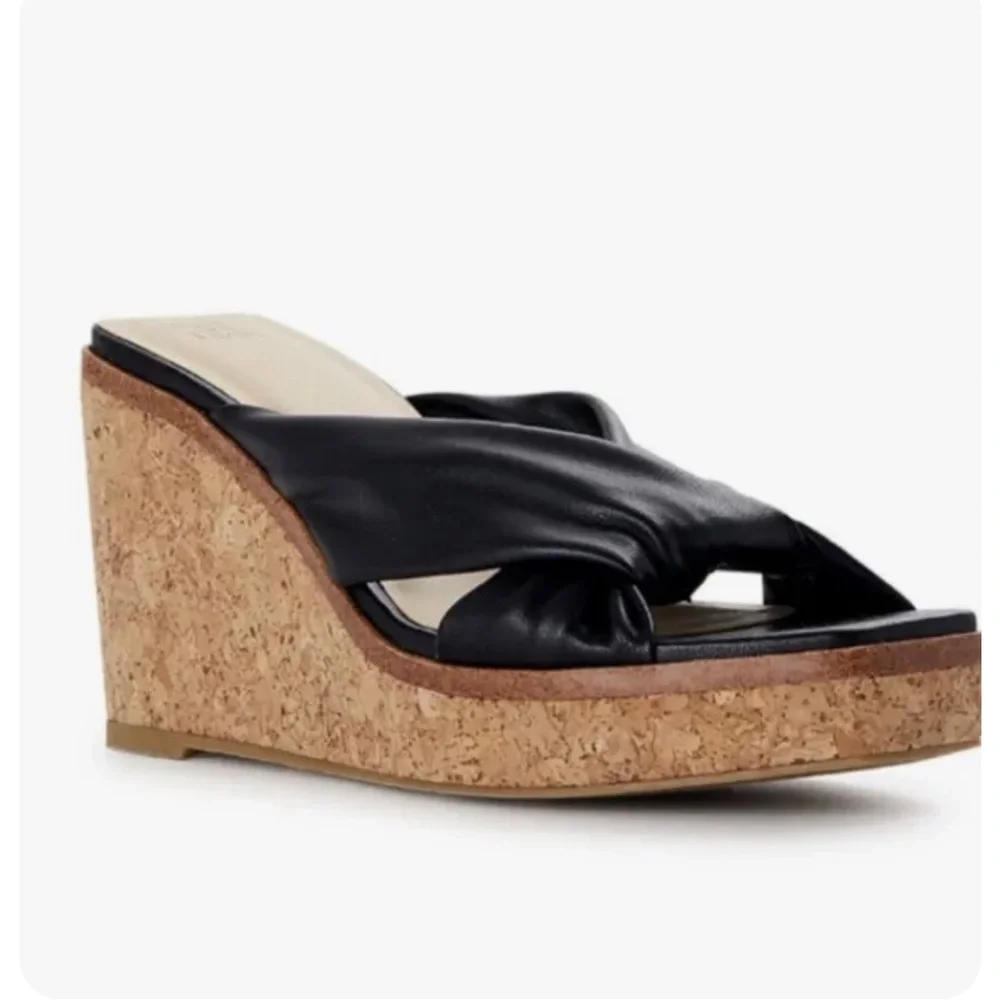 Time & Tru Wedges SZ 7 Black Sandals NWT